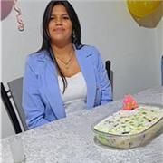 Trabajo medio tiempo como niñera ayudando con las tareas escolares